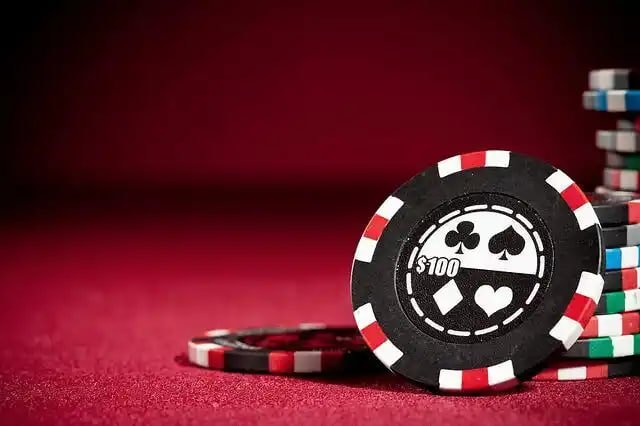 Tampilan tabel blackjack Relax Gaming di aplikasi mobile spin189 dengan feed video dealer langsung